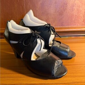 NEW Easy Spirit Esrhonia Women’s 9W Black Leather Peep Toe Oxford Heels Retro